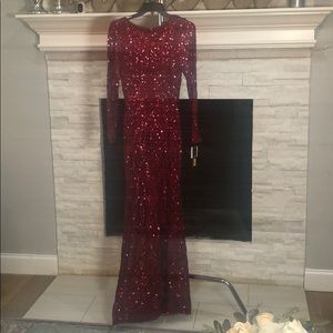 NWT Betsy & Adam Burgundy Long sleeve Gown size 4